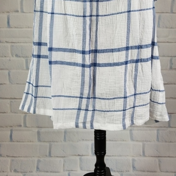 Two by Vince Camuto size 3x semi sheer - Picture 6 of 8